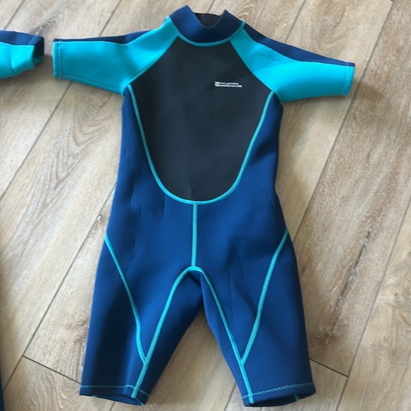 Set of 2 Size 9 - 10 Mountain Warehouse Wetsuits - Picture 3 of 7